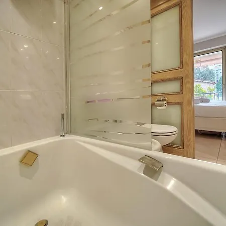 Immogroom - 2 Bedroom - Air Conditioning - Wifi - Terrace - Common Parking * Cannes